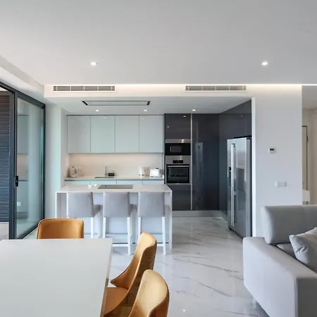 Luxury With Stunning Sea Views Апартаменти Портіман