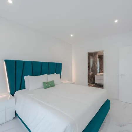 Luxury With Stunning Sea Views * Портіман