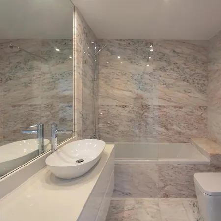 Апартаменти Luxury With Stunning Sea Views