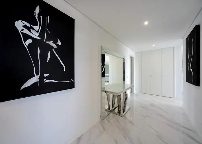 Апартаменты Luxury With Stunning Sea Views