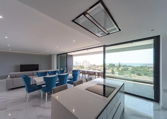 Luxury With Stunning Sea Views