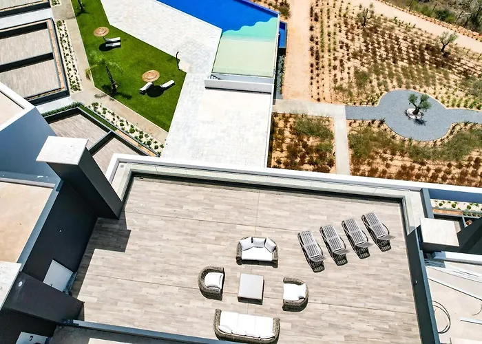 Апартаменты Luxury With Stunning Sea Views