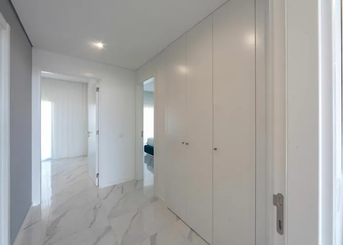 Апартаменты Luxury With Stunning Sea Views