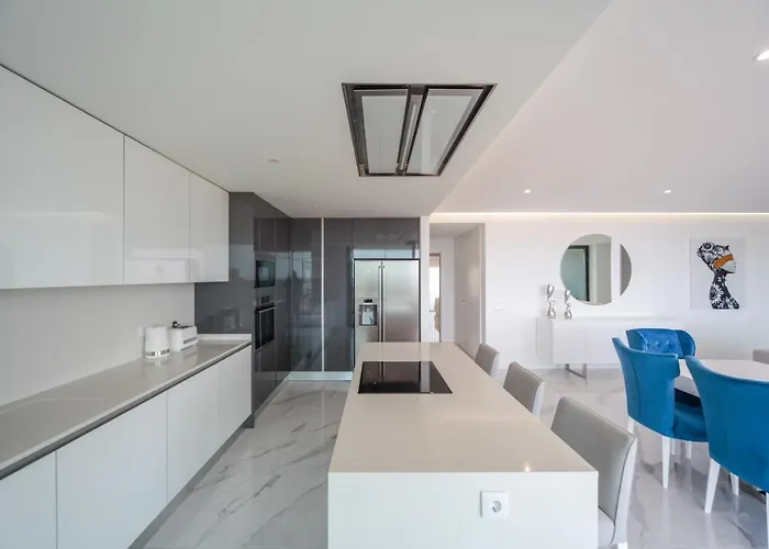 Апартаменты Luxury With Stunning Sea Views