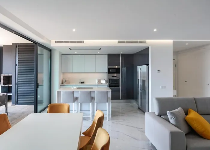 Luxury With Stunning Sea Views Апартаменты Портиман