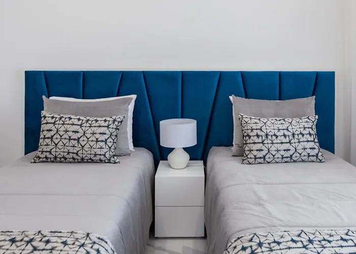 Luxury With Stunning Sea Views Апартаменты