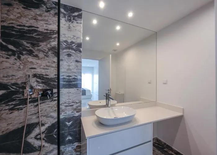 Апартаменты Luxury With Stunning Sea Views Портиман