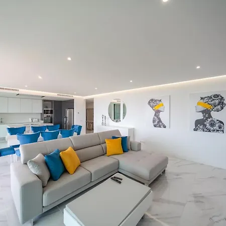 Luxury With Stunning Sea Views Apartment *
