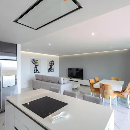 شقة Luxury With Stunning Sea Views *