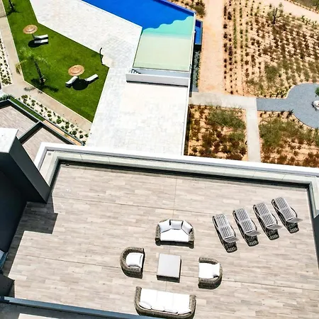 Апартаменты Luxury With Stunning Sea Views