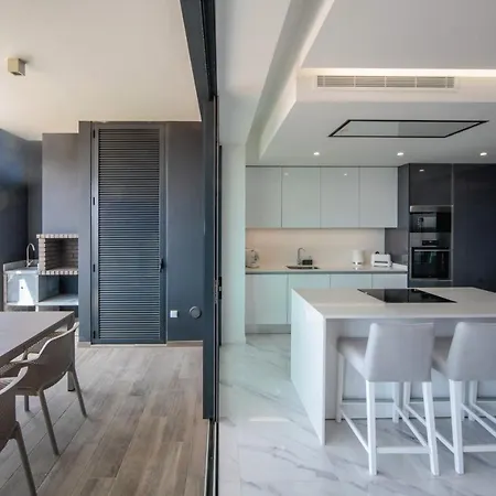 Luxury With Stunning Sea Views