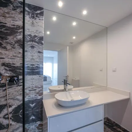 Апартаменты Luxury With Stunning Sea Views Портиман